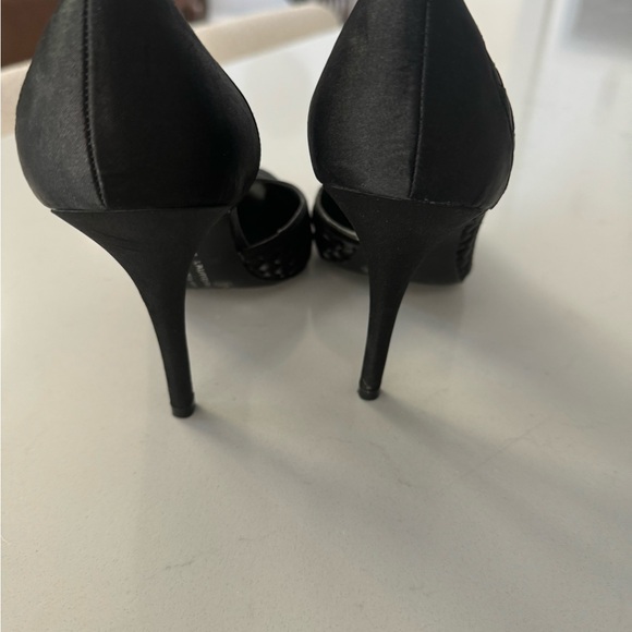 Chinese Laundry Fabric 4” Heel Pumps - Picture 6 of 6